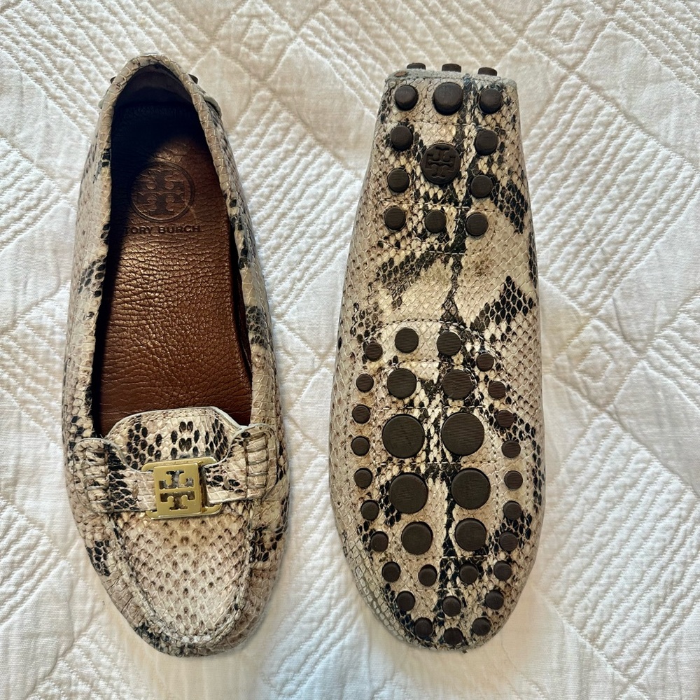 Tory Burch Woman's Shoes | Snake Print | Kendrick Driving Loafer | Size 8 - Picture 4 of 5